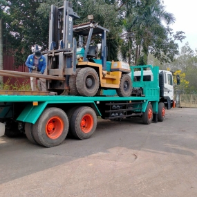 Một số hình ảnh vận chuyển xe nâng tới khách hàng