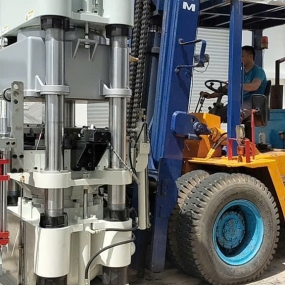 Nâng hạ hàng hóa KCN Rạch Bắp - Bến cát