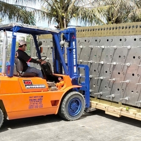 Nâng hạ máy móc hạng nặng trong KCN Mỹ Phước II