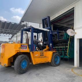 DỊCH VỤ NÂNG CẨU HÀNG HÓA, ĐÓNG RÚT CONTAINER TẠI KCN RẠCH BẮP - BẾN CÁT