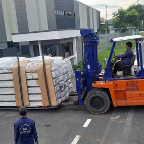 Nâng Hạ Máy Móc Hạng Nặng Tại KCN Việt Hương – Dự Án Thực Hiện Bởi Xe Nâng Trung Hiếu