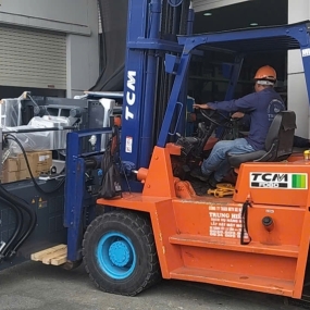 NÂNG HẠ MÁY MÓC CÔNG NGHIỆP NẶNG TẠI BÌNH DƯƠNG – GIẢI PHÁP XE NÂNG CHO NHÀ MÁY, KHU CÔNG NGHIỆP