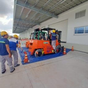 MỘT NGÀY LÀM VIỆC TẠI KCN Ở BÌNH DƯƠNG – XE NÂNG TRUNG HIẾU ĐỒNG HÀNH CÙNG DOANH NGHIỆP 24H