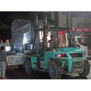 Nâng máy công nghiệp nặng tại Công ty trong KCN Bàu Bàng