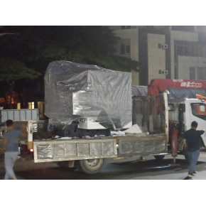 Nâng máy công nghiệp nặng tại Công ty trong KCN Bàu Bàng