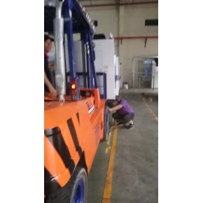 Nâng hạ máy móc hạng nặng trong KCN Mỹ Phước II