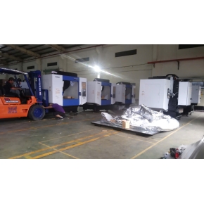 Nâng hạ máy móc hạng nặng trong KCN Mỹ Phước II