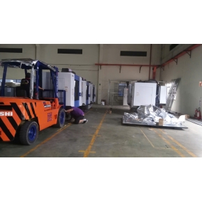 Nâng hạ máy móc hạng nặng trong KCN Mỹ Phước II