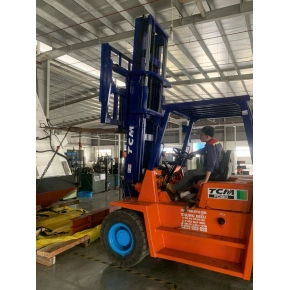 Dịch vụ nâng hạ hàng hóa tại Dĩ An, Bình Dương chuyên nghiệp