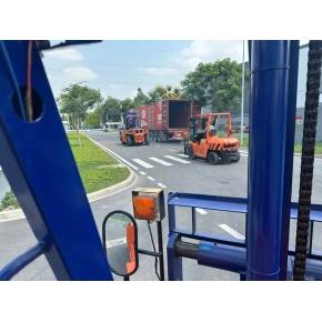 DỊCH VỤ NÂNG CẨU HÀNG HÓA, ĐÓNG RÚT CONTAINER TẠI KCN VSIP II - TÂN UYÊN