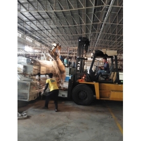 Nâng cẩu hàng hóa, đóng rút container tại Chơn Thành chuyên nghiệp