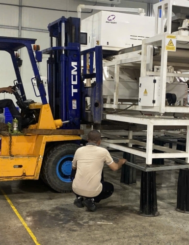 Nâng dàn máy hạng nặng trong xưởng KCN Bình Dương