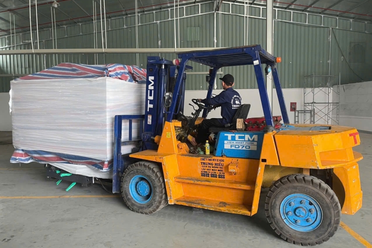 Cho thuê xe nâng bến cát bình dương