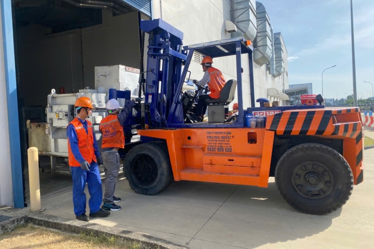 Cho thuê xe nâng tân uyên bình dương